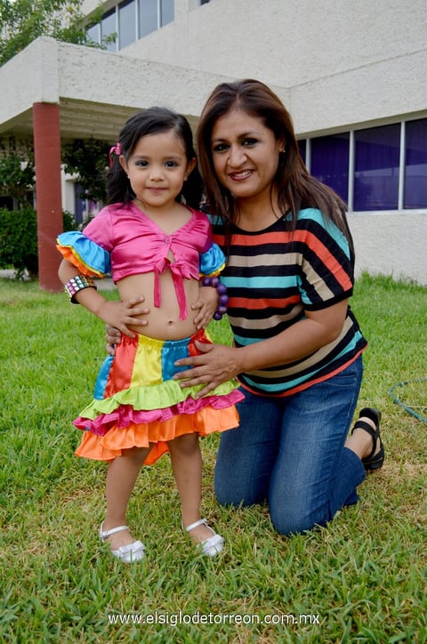 Luciana  festejó a su mamá Celia Orona.