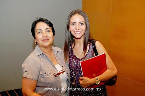 Martha Seáñez y Dania Barraza.