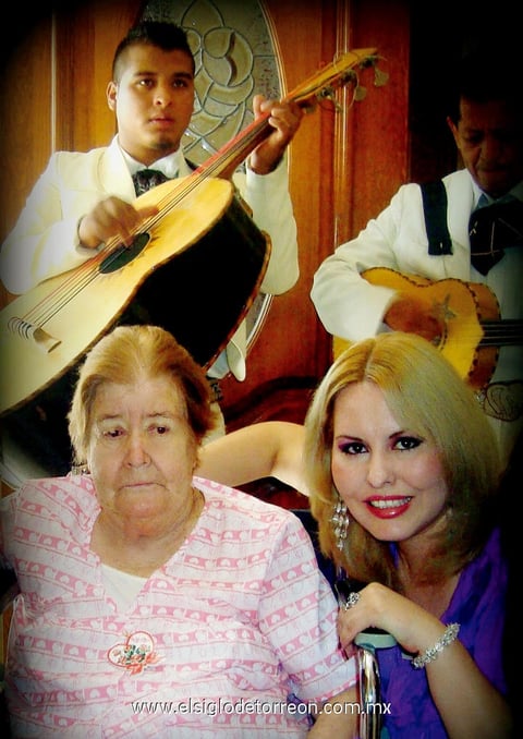 Guillermina  Sánchez (f) y su hija Alejandra.