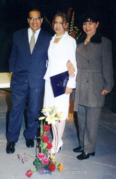 Lic. Eduardo Alvarado  Alvarado Chávez, Dra. Kathy Orquídea del Carmen Alvarado Morales y Profra. María del Carmen Morales de Alvarado.