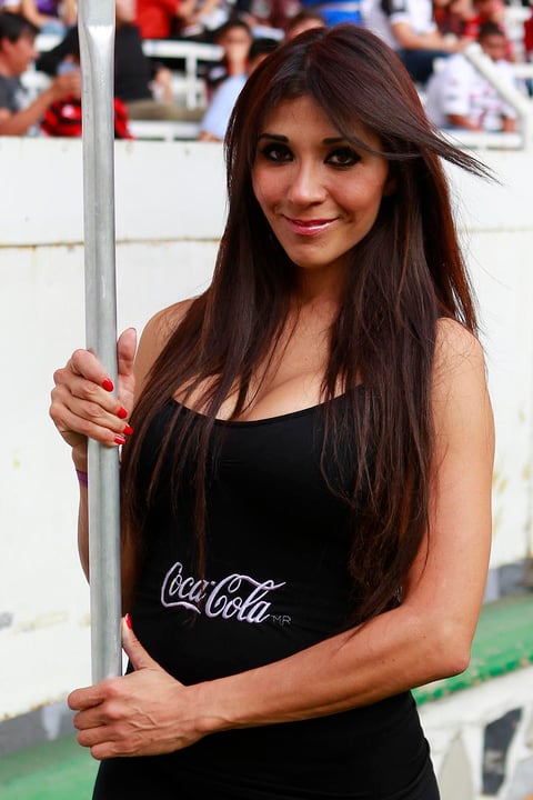 Tímida sonrisa tapatía ante la cámara.