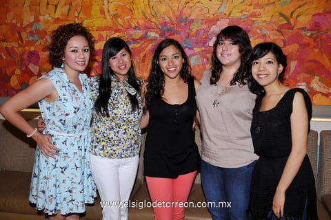 Marina Caballero, Sofía Peralta, Daniela Peralta, Andrea Saucedo y Cynthia de la Cruz.
