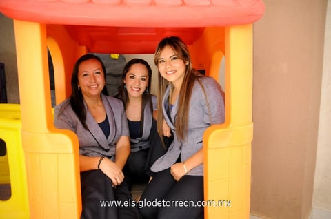 Lupita,  Denisse y Paula.