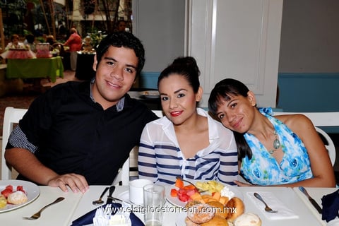 David  Méndez, Abril Guillén y Johana Ortiz.