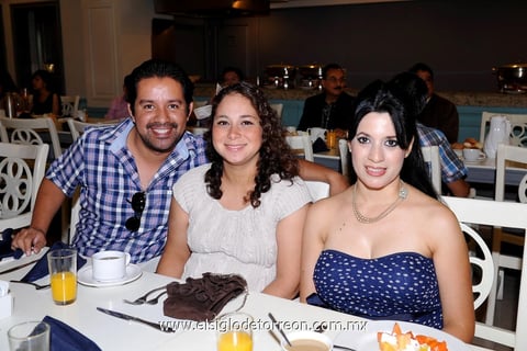 Ángel  Flores, Julie Barraza y Nidia Martínez.