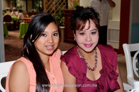 Ana  Huraim Padilla y Adriana Espinoza.
