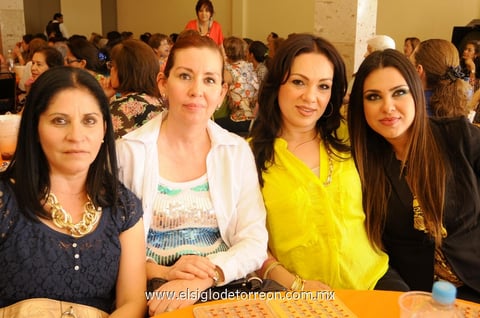 Vanessa, Palmira, Mónica y Renata.