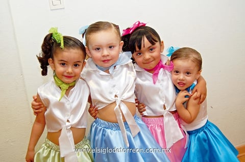 Michelle, Nicole, Sofía y Natalia.