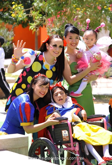 Luisa, Mitzi, Viri, Marla y Linda.