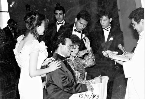 En el desfile del Primero de Mayo de 1974, el secretario general del STIRT en Coahuila, Miguel Salas Páez, Ãlida Ãvalos (f) e integrantes del Sindicato de Radio y Televisión.