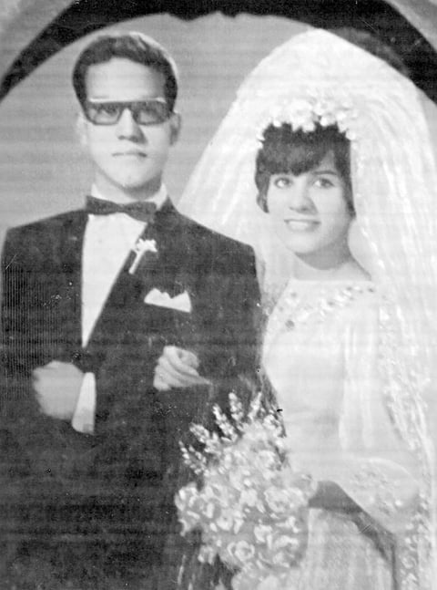 LIC. Eduardo  Alvarado Chávez y Profra. Marí­a del Carmen Morales Onofre de Alvarado el día de su boda el 15 de mayo de 1968 en Saltillo, Coah. Actualmente se encuentran celebrando 45 años de feliz matrimonio.