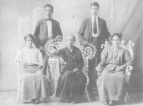 Antepasados de la actual familia Páez Valdez. Fotografí­a tomada a principios del siglo pasado.