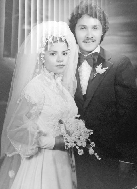 Srita. Lupita  Ramos y Sr. Nicolás Velázquez, el dí­a de su boda el doce de mayo de 1979.