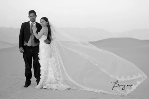 ING. Eduardo Carrillo Delgado y Lic. Perla Alejandra Rí­os Medina, el dí­a de su boda.- Benjamín Fotografía