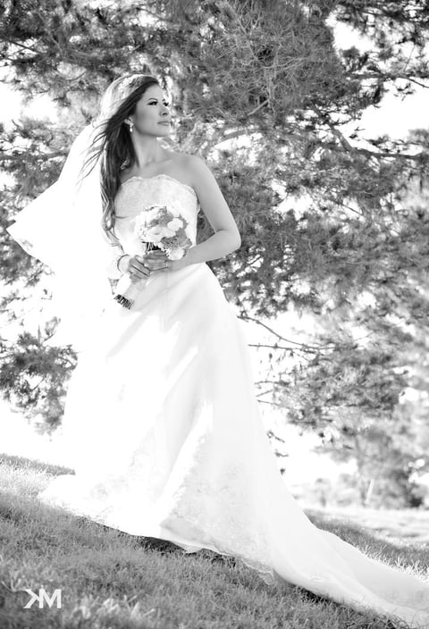 Srita. Violeta  León Mapi, el dí­a que contrajo matrimonio con el Sr. Jorge Enrique López Noguez.- KM Fotografí­a