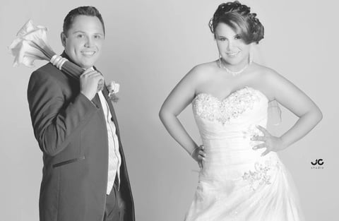 Lic. Luis  Gerardo Tello Rodrí­guez y Srita. Nuria Herve Reza Villarreal, el dí­a de su matrimonio.- JC Studio