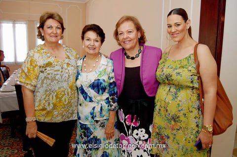 Consuelo, Vivi, Lourdes y Pily.