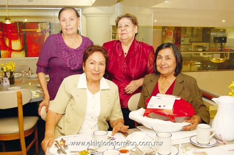 Taty, Tita, Mica y Carmen.