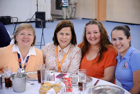 Berenice, Maricela, Laura, Makhlova, Lupita, Soledad, Elsa, Karla, Cynthia, Bety y Claudia.