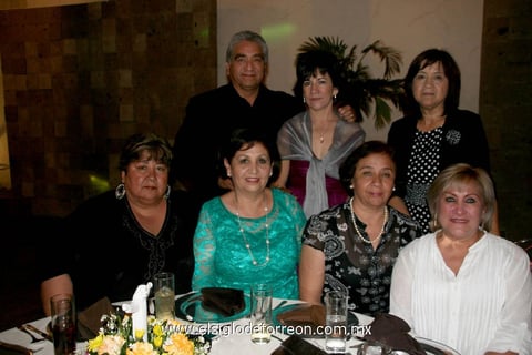 Roberto, Antonia, Dora, Tere, Martha, Olga  y Nidia.