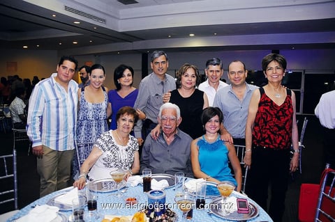 Ricardo,  Soledad, Anaís, Andrés, Sofía, Jaime, Alejandro, Gaby, Kena, César y Ana Sofía.
