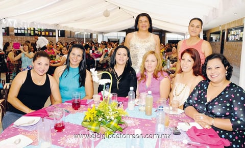 Elena Rocha, Imelda Ibarra, Clara Ríos, Ana Lusa Espinoza, Karina Gutiérrez, Esther Recio, Raquel Wong e Ivonne Chávez.