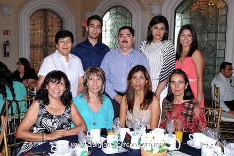 Martha,  Maricruz, Maye, América, Raquel, Érick, Violeta, Alberto y Rosa.