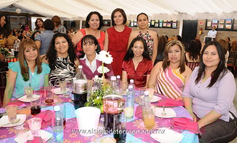 Perla, Lupita, Patricia, Lorena, Carmen, Alicia, Claudia, Gaby y Alicia.