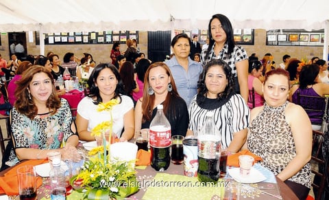 Yazmín, Selene, Dora, Eva, Karina, Lupe, Lourdes y Ramona.