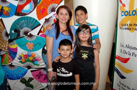 Fátima,  Víctor, Max y Bárbara.
