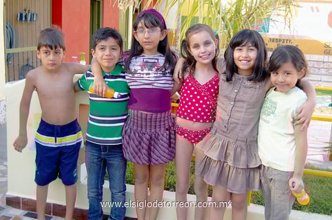 Alex, Christian, Dany, Adela, Ana Laura y Azul.