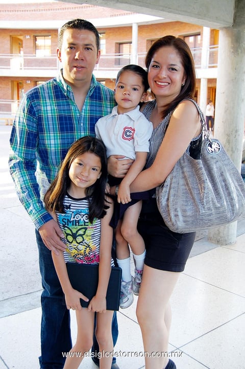 Vladimir, Vanessa, Daniela y Angélica.