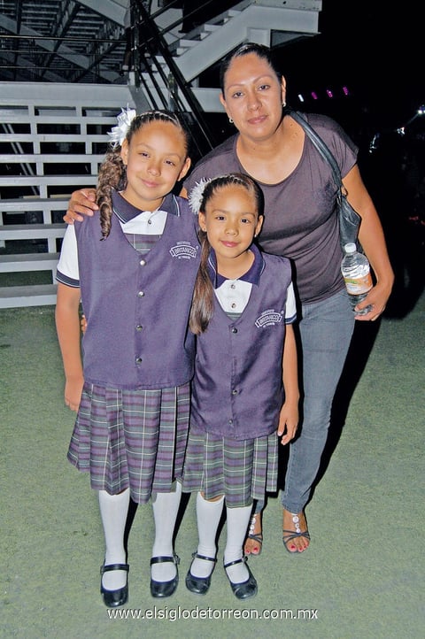 Ariadna, Juanis y Paola.