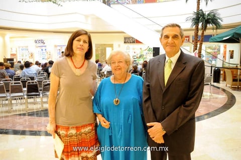 Rosario Ramos, Leonor Lobo y Eduardo Murra.