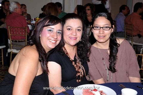 Laura,  Cristina y Gabriela.