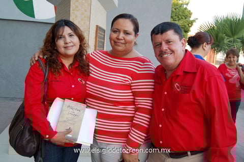 Mayela,  Amira y David.