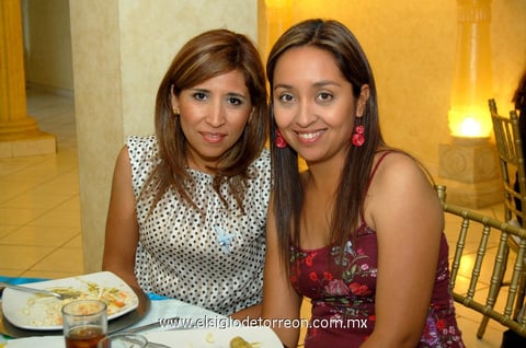 Mónica  y Fátima.