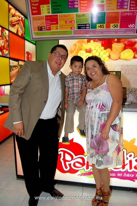 22052013 INAUGURACIÓN.  Eduardo Barraza, Maximiliano y Lorena Esquivel.