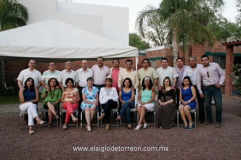 23052013 RECEPCIóN POR ONOMáSTICO.  El Dr. Regino Montoya celebró su cumpleaños en compañía de sus amistades cercanas. El evento se desarrolló en una residencia de la ciudad y fue organizada por su hijo.