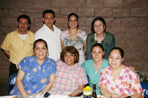 23052013 CUMPLEAñOS.  El Dr. Cuauhtémoc Rangel Gutiérrez celebró un año más de vida con una recepción en la que estuvieron: Lety Torres, Lily Inclán, Itze Soberan, Amelia Atilan, Arturo Favela, Ivonne Valenzuela y Margarita Piña entre otros.