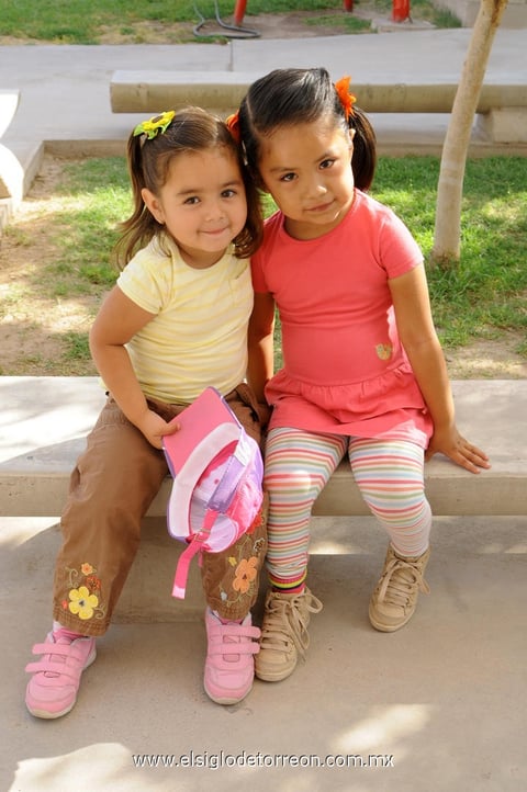 23052013 MARíA  Ángela y Frida.