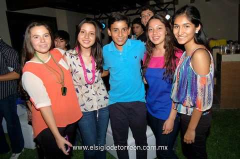 24052013 EN UNA FIESTA.  Bedia, Natalia, Víctor, Mariana y Luisa.