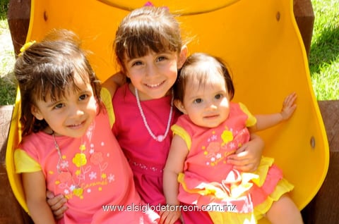 24052013 REGINA,  Mariel y Ximena.