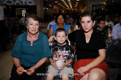 24052013 DíA INTERNACIONAL DEL MUSEO.  Consuelo Lastiri, Diego Arias y Mónica Arias.