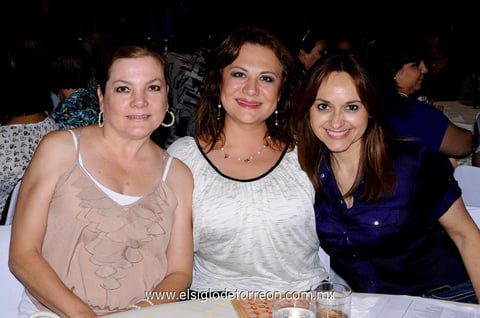 24052013 SARA,  Consuelo y Raquel.