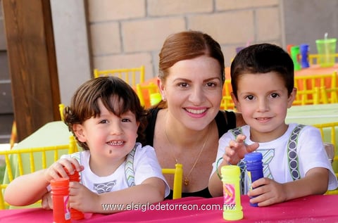 25052013 SANTIAGO , Liliana y Bernardo.