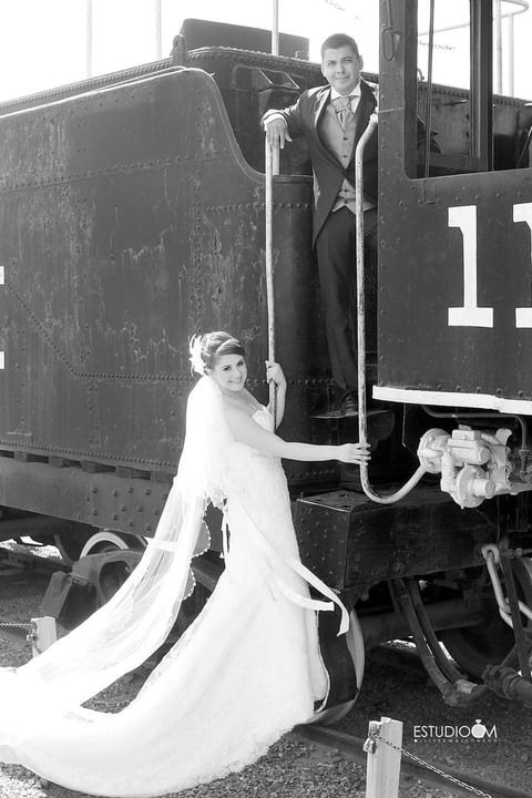 ING. Mónica  Arlen Almaraz Durán e Ing. Jesús Esparza Hernández, el día de su matrimonio.- Estudio OM Olliver Maldonado