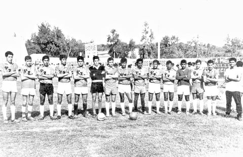 Selección de Coahuila de la zona militar que participaron en los Juegos Nacionales, celebrados en la ciudad de Monterrey en el año 1966. En la fotografí­a: Rafael Longoria Reveles, Octavio Dí­az y "Zurdo" Gómez, entre otros.