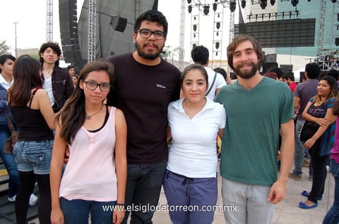 28052013 CONCIERTO.  Adriana, Misael, Gaby y Carlos.