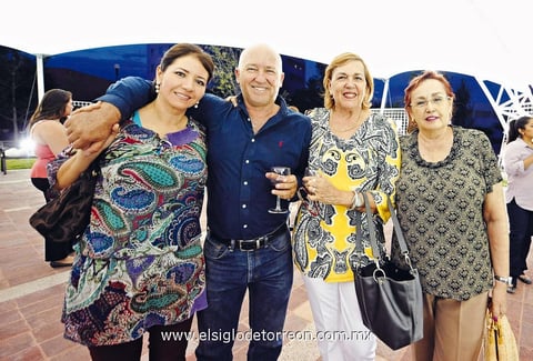 26052013 EVENTO ALTRUISTA.  Susy, Roy, Ma. Luisa y Goga.